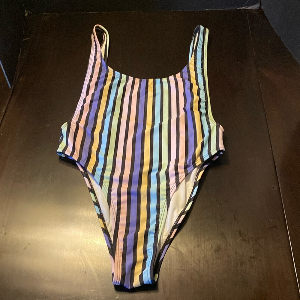 Retro style swimsuit. NWT